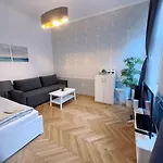 Quiet Cabin In City Center