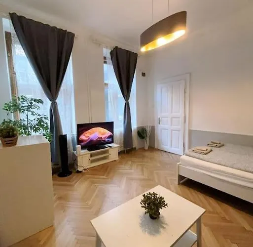 Quiet Cabin In City Center