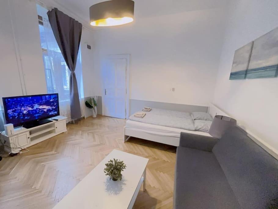 Quiet In Center Apartman