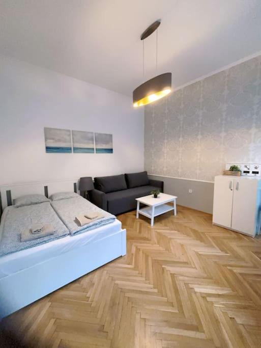 Quiet In Center Apartman *