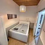 Quiet Cabin In City Center